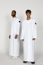 Bleached Emirati thobe — two-model angled view